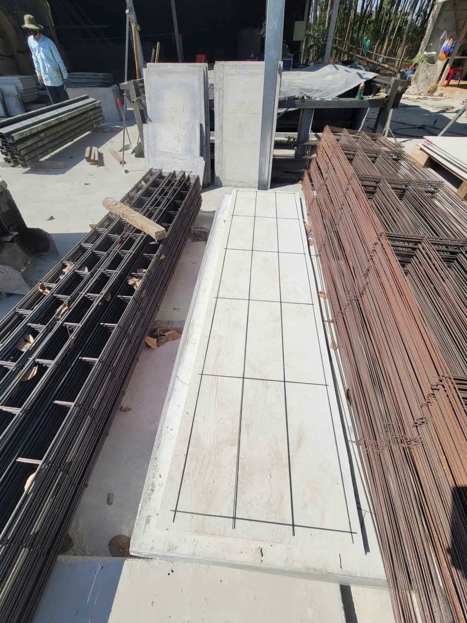 z7899779609443_c2e75168aa161f015b928bfe1ebb5782 Tấm bê tông nhẹ EPS - hình thực tế 04
